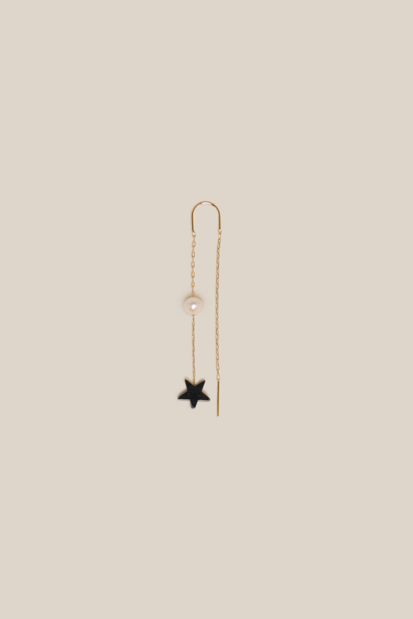 One Grey Star & One Pearl Earring - Yellow Gold