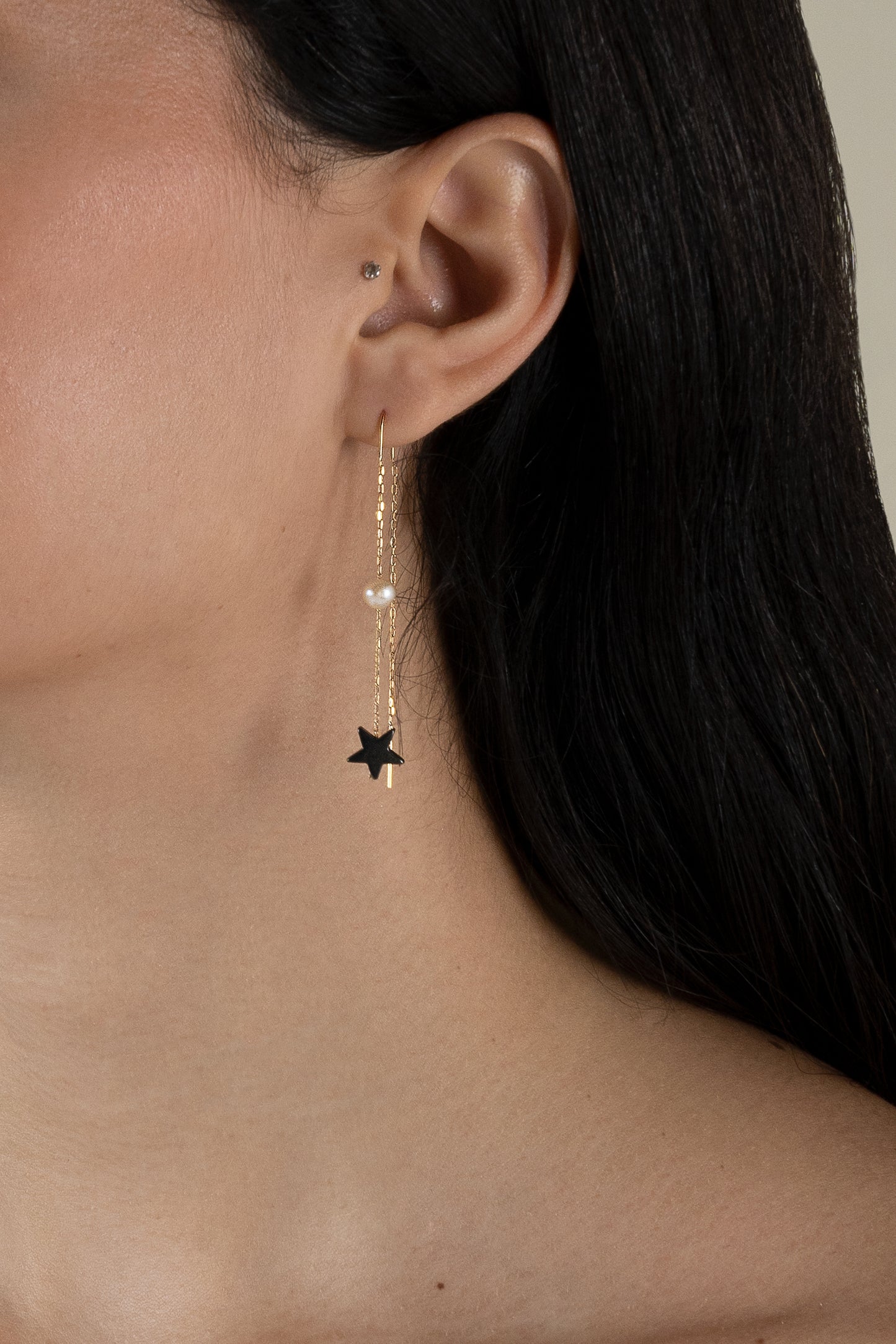 One Grey Star & One Pearl Earring - Yellow Gold