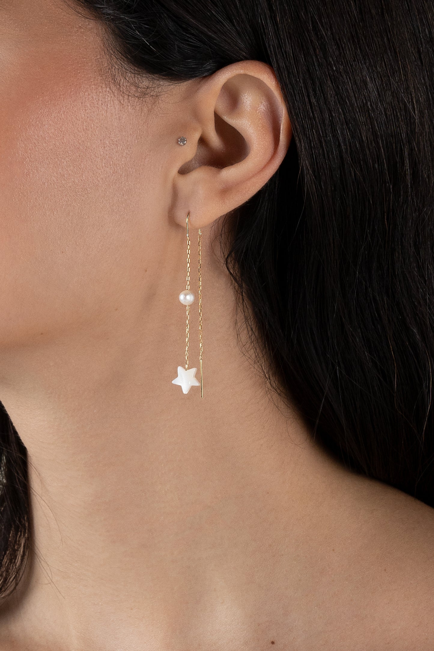 One White Star One Pearl Earring